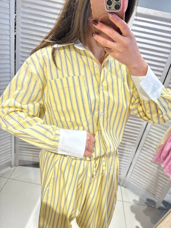 Elegant striped shirt for wholesale by VICTORIA&ISAAC