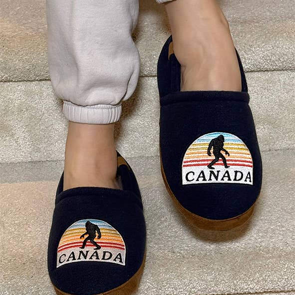 Sasquatch Sunset Canada Mockasintofflor för wholesale av Northern Icons Canada