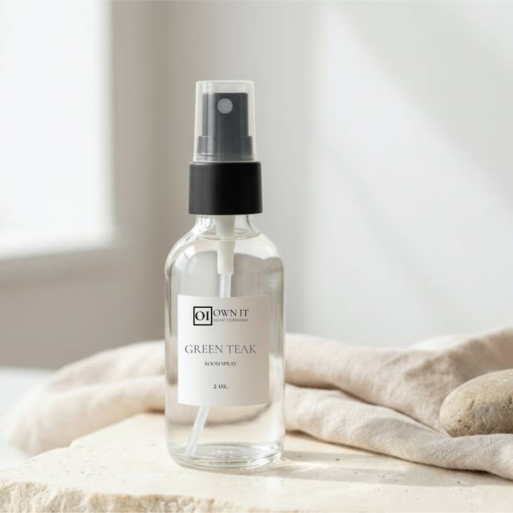 Groene Teak Kamer- & Linnenverfrisser voor wholesale door Own It Soap Company
