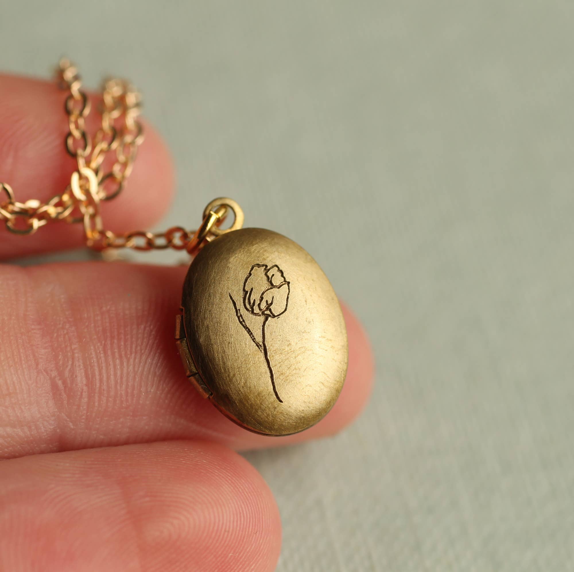 Silk Purse, Sow's Ear - Wholesale Locket Necklace - Tiny Oval Engraved Botanical Brass Locket2