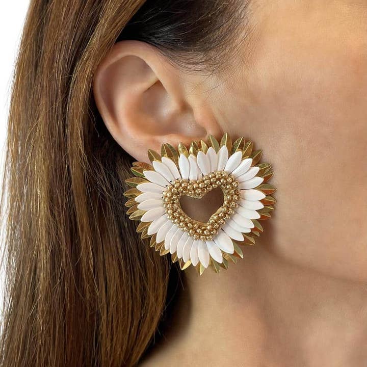 Boucles d'oreilles en forme de cœur avec halo perlé pour la vente par AXESSI