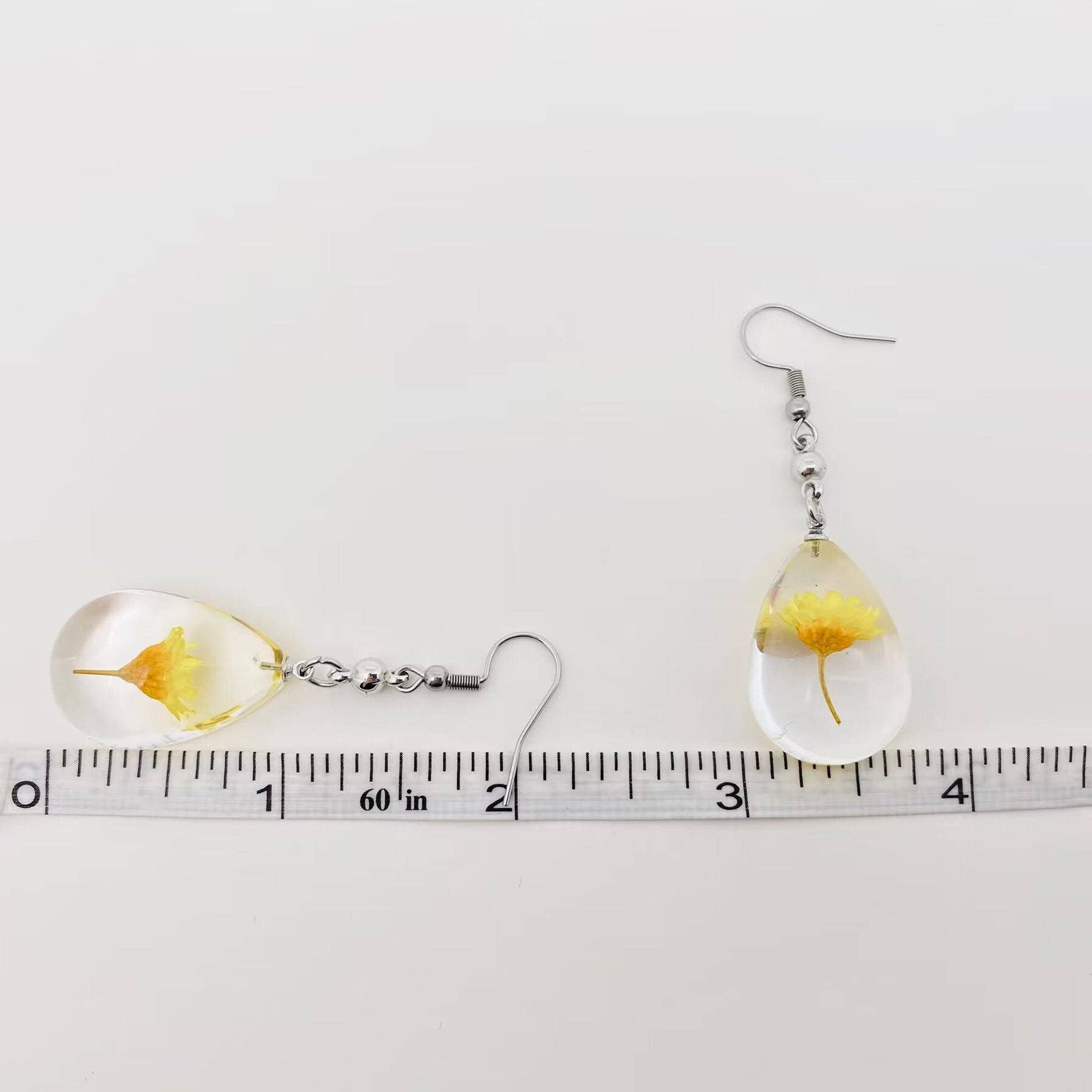 Mio Queena - Vente Boucles d'oreilles pendantes - Boucles d'oreilles pendantes transparentes en forme de goutte en chrysanthème - PDF8