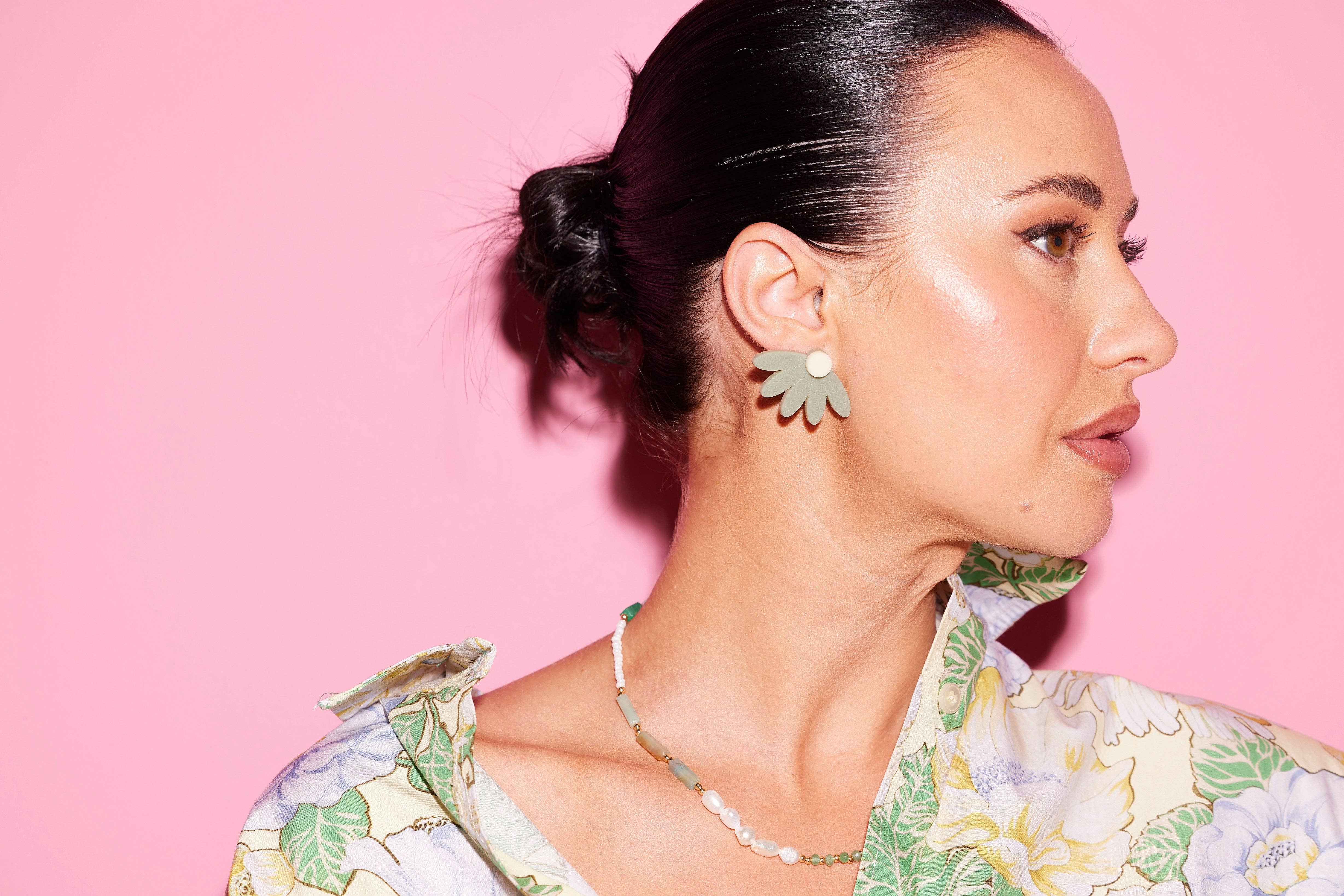 Emeldo – Großhandel Ohrstecker – Fleur Flower Studs//Farbe wählen1