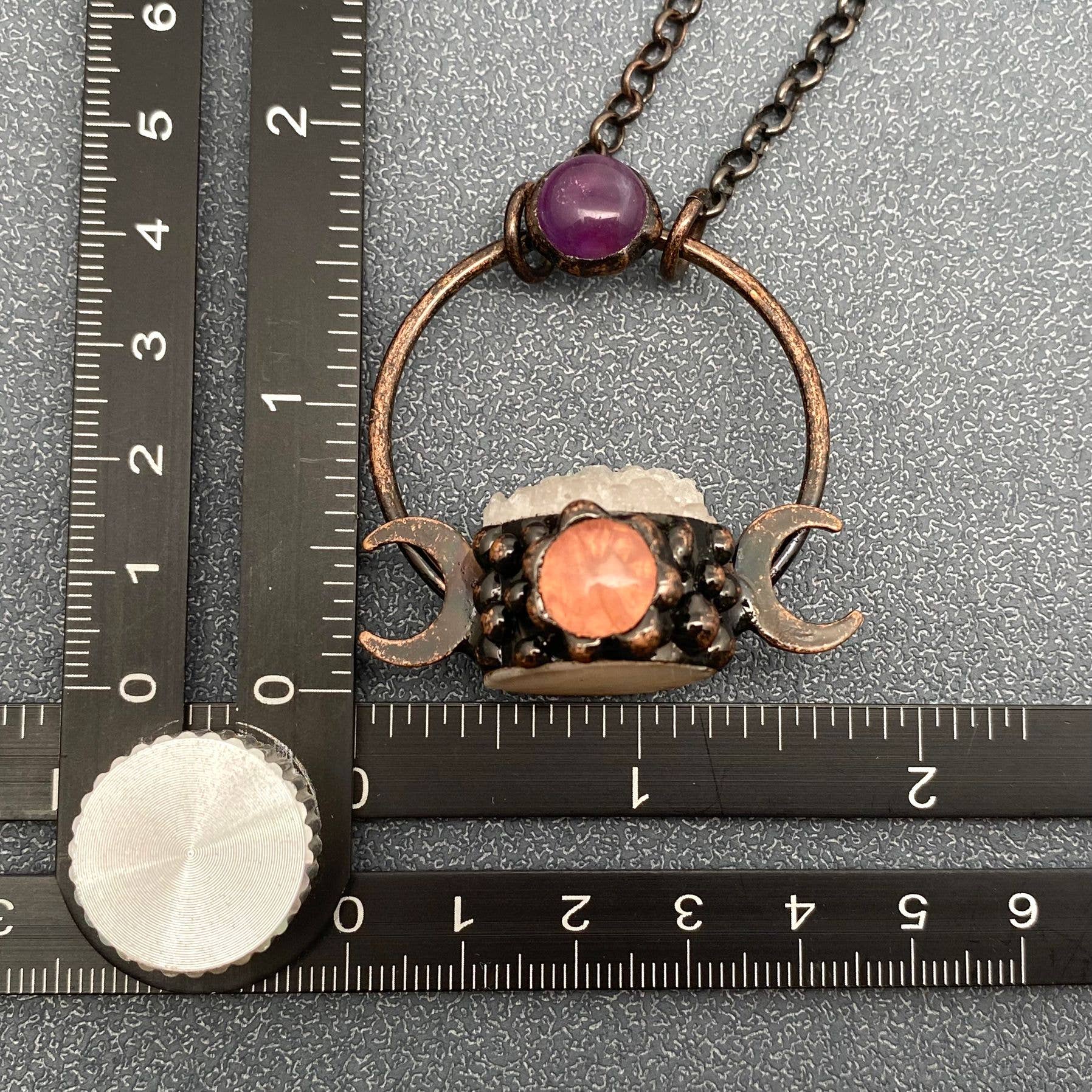 Mio Queena – Großhandel Spiritueller Stein/Kristall – Crysta Craft Moon Charm-CS mit weißem Kristall, Amethyst und Puder3