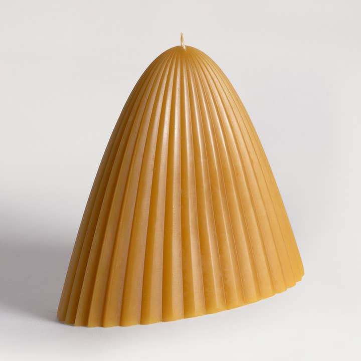 Bougie en cire d'abeille Tusk - Petite, naturelle pour la vente par UME Studio