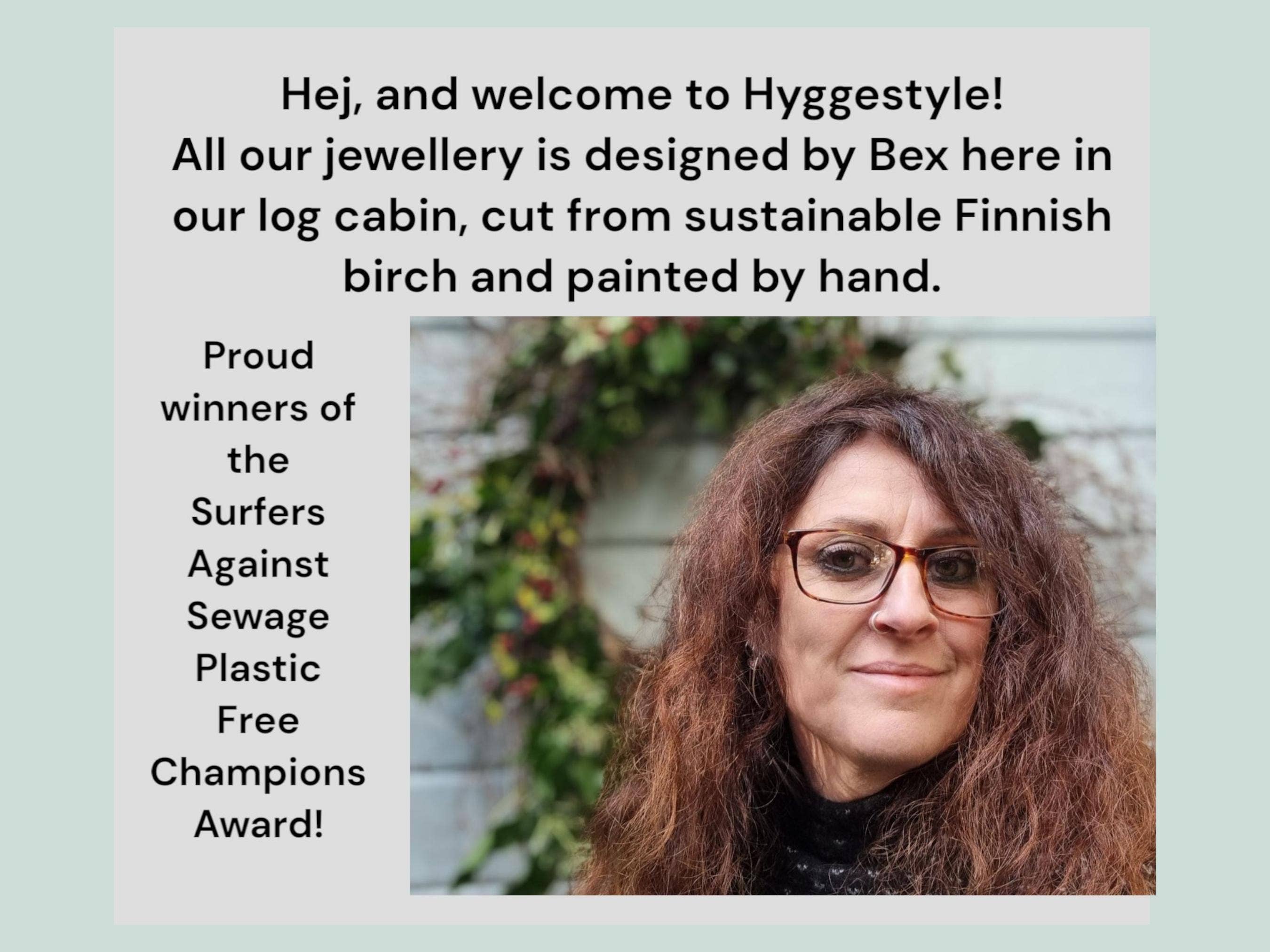 Hyggestyle – wholesale Stud/post earrings – Handpainted Birch Dove Stud Earrings with Gift Tin2