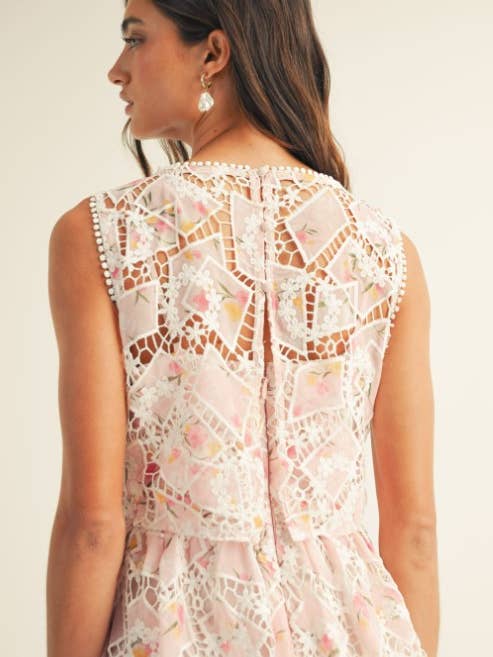 Robe midi à basque en dentelle crochetée pour la vente par JUST ME