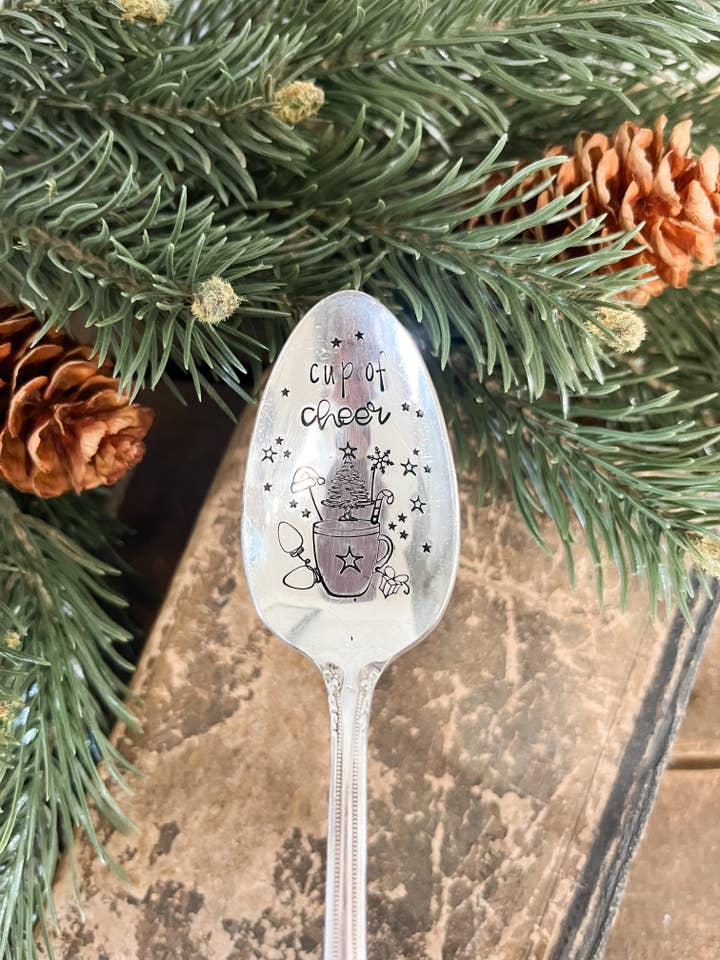 Kopp av glädje stämplad vintage sked för wholesale av The Sassy Barn