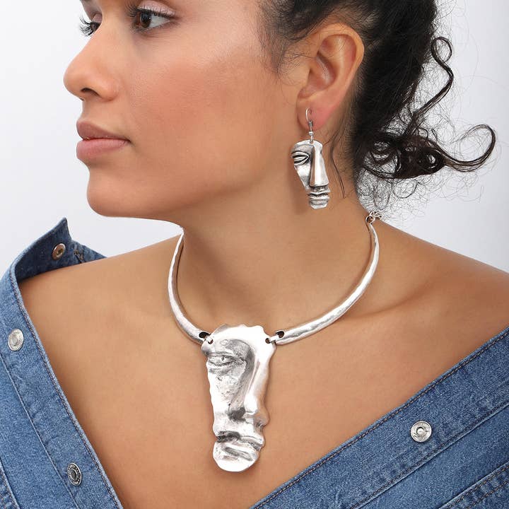 AVENS – Conjunto de joias por atacado – Conjunto de Colar e Brincos com Design de Rosto em Prata Antiga0