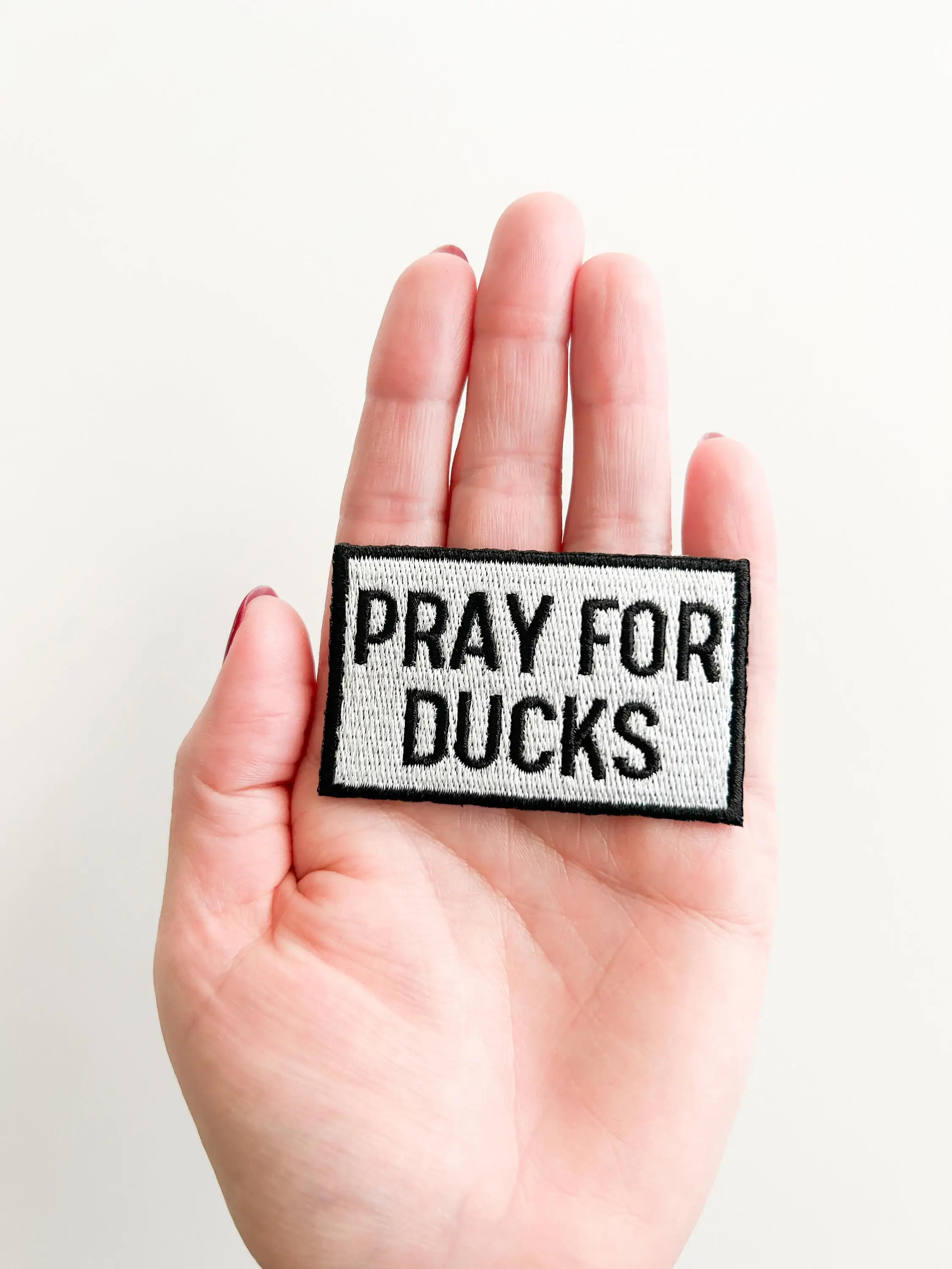 Field Trip Threads – Großhandel Aufnäher – Beten Sie für Enten, bügeln Sie das Pflaster auf und jagen Sie Enten, Stockente1