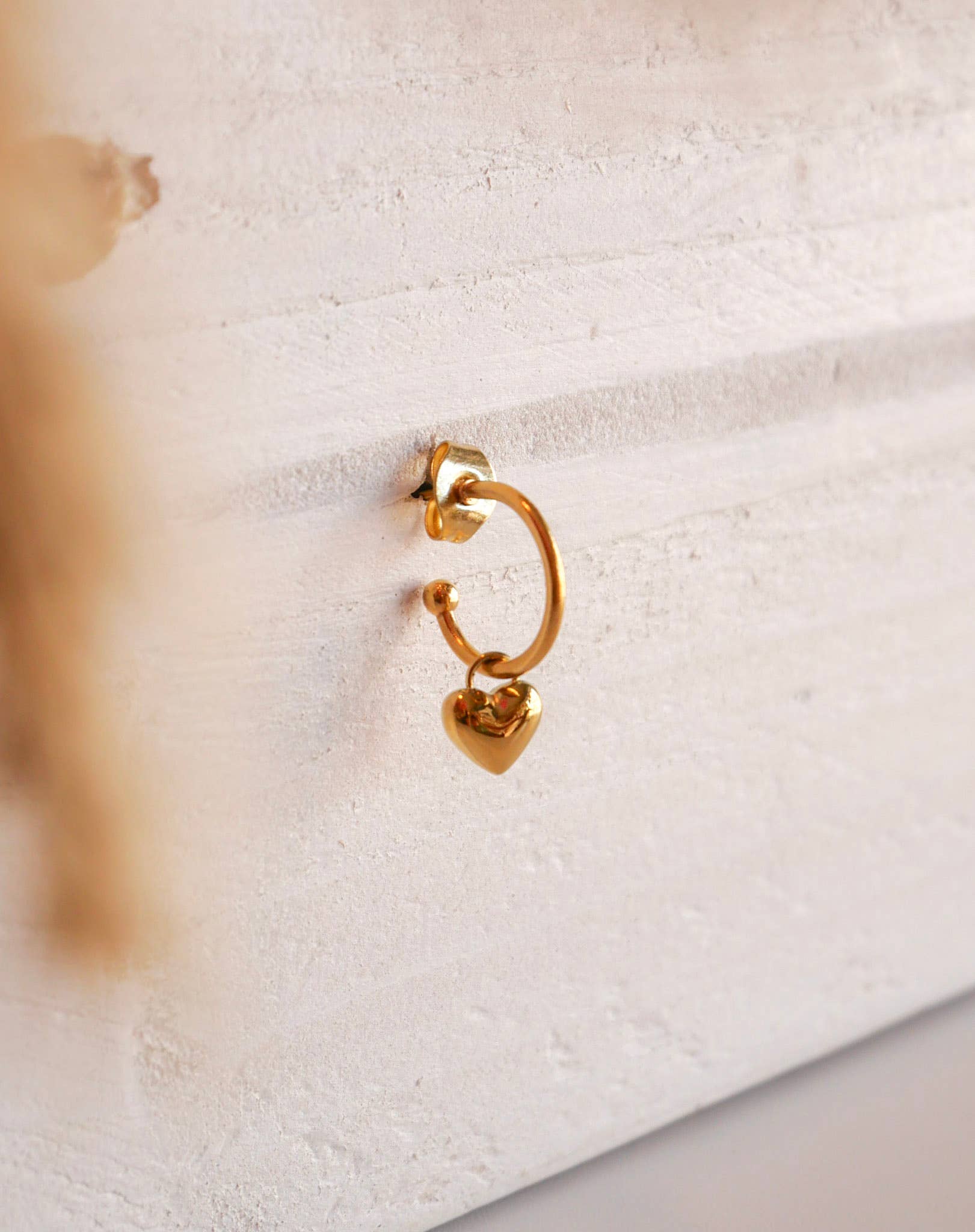 Azeria Création - Wholesale Huggie Earrings - Héna Mini Creole9