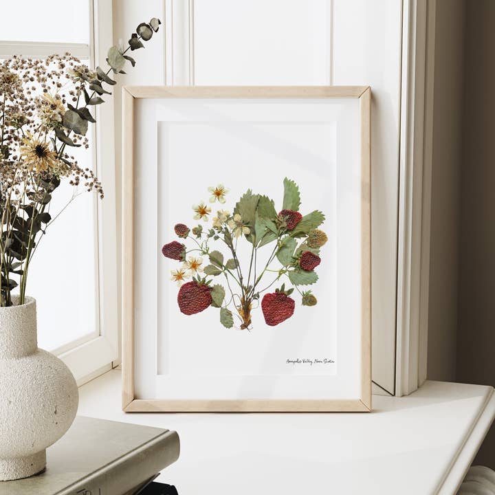 Impressão de Flor Prensada - Planta de Morango por atacado de Seek & Bloom Creative Co.