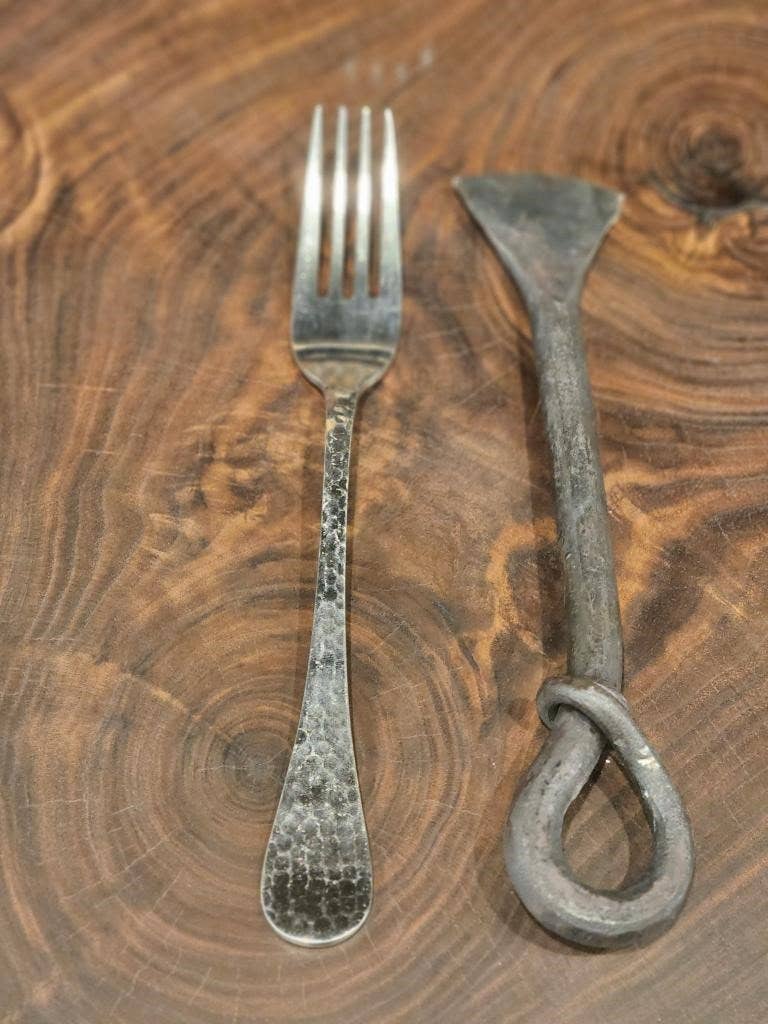 Kalisee – Engroshandel Ostespreder – Rustik ostepræparationskniv i håndsmedet jern1