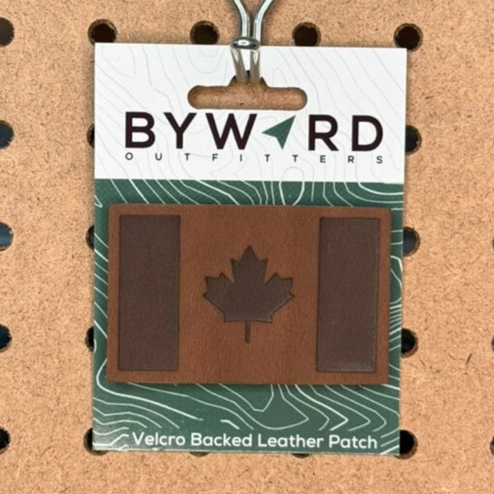 Écusson en cuir avec drapeau du Canada et velcro pour la vente par Byward Outfitters