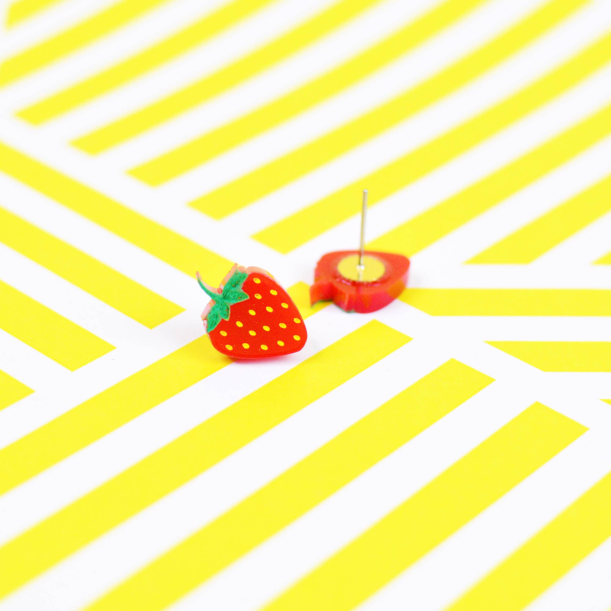 Silly Loaf – Großhandel Ohrstecker – Ohrstecker Erdbeere2