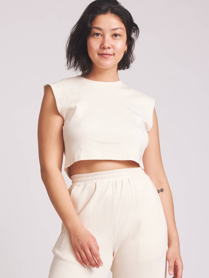 Bridget - naturlig beskuren topp för wholesale av Baìge the Label