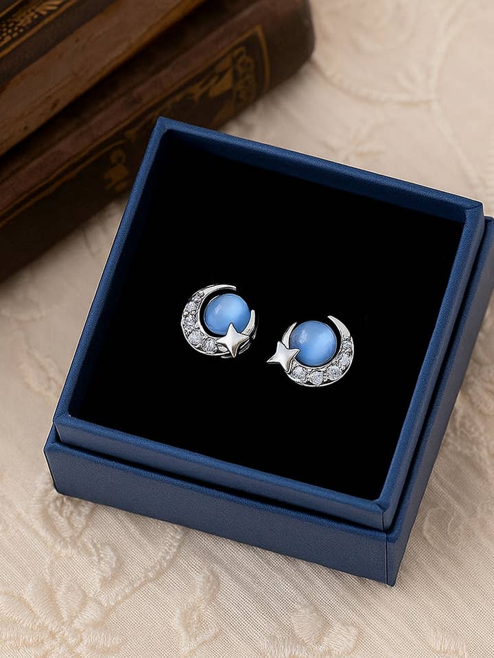 Brincos pequenos de lua e estrela, por atacado de Wild & Free