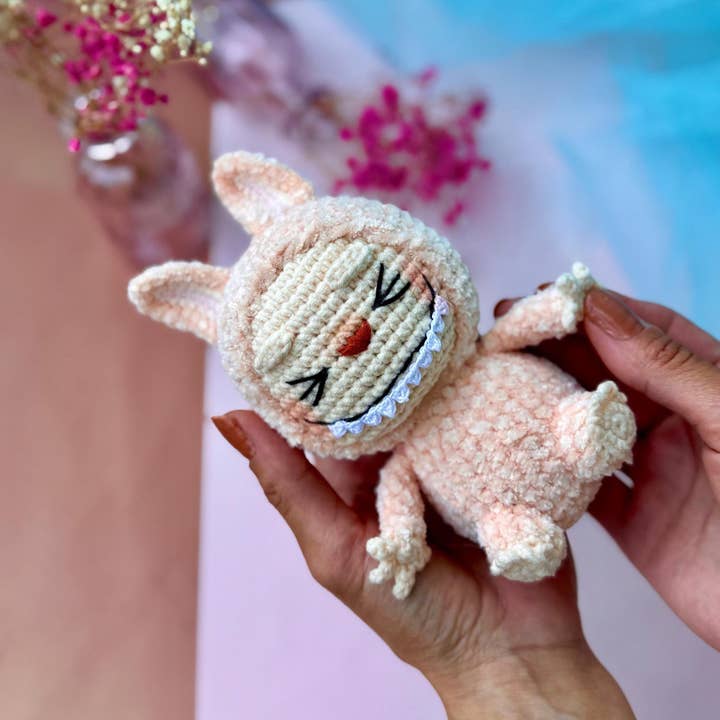 TOMOPOD LLC - Wholesale Christmas decoration - Cute Bunny Crochet, Handmade Smiling Monster Bunny Decor