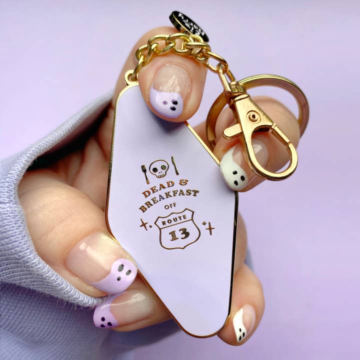 Liz Harry Design – Großhandel Schlüsselanhänger – Damen – Purgatory Palace Motel Halloween-Schlüsselanhänger oder Geldbörse-Anhänger3