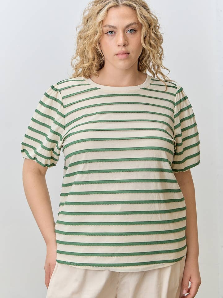 Haut à col rond rayé (PLUS) pour la vente par Polagram by Wellmade USA