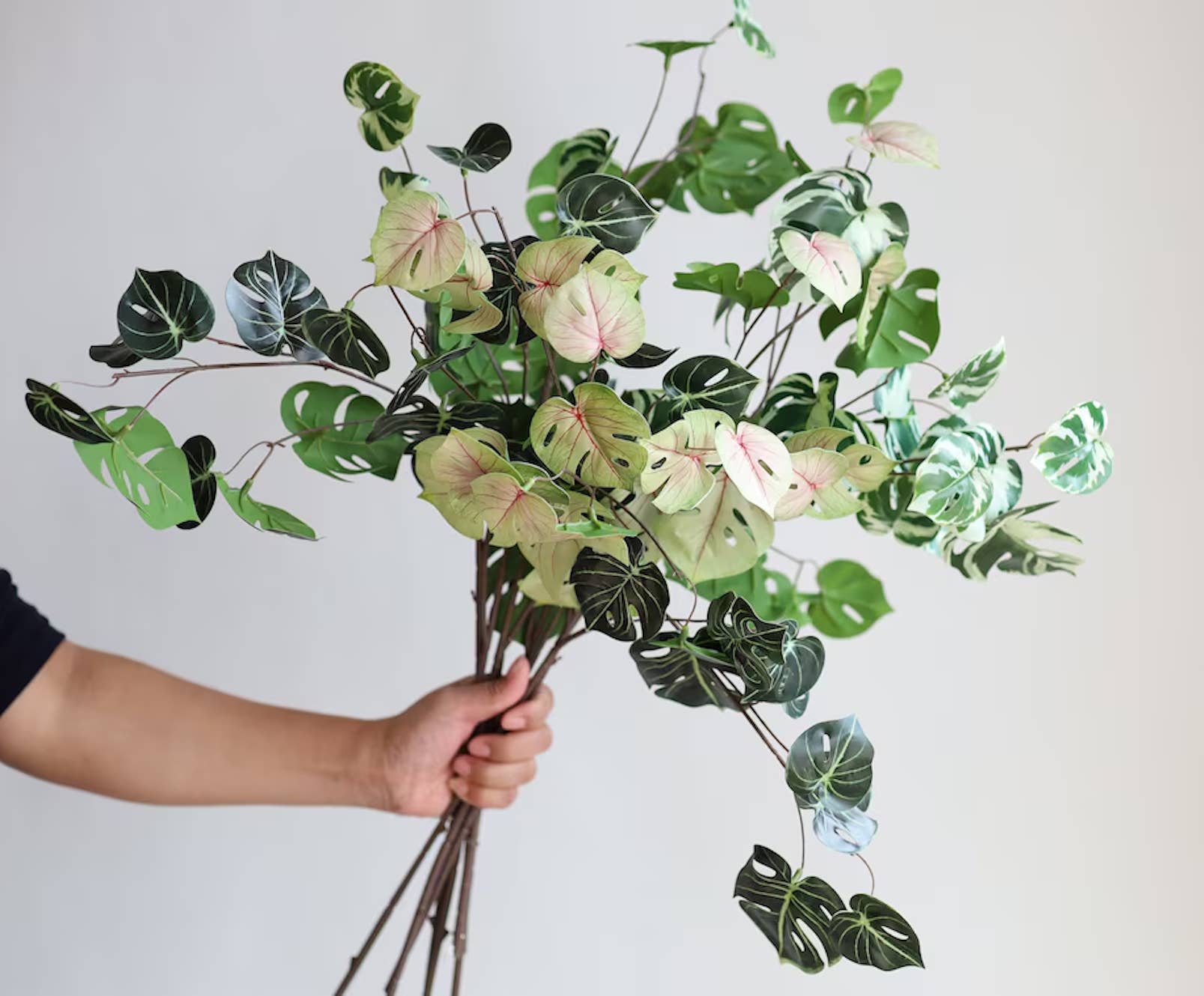 Angel Isabella – wholesale Konstgjord växt – Designerns favorit – 27" mjuk monstera i konstmaterial2