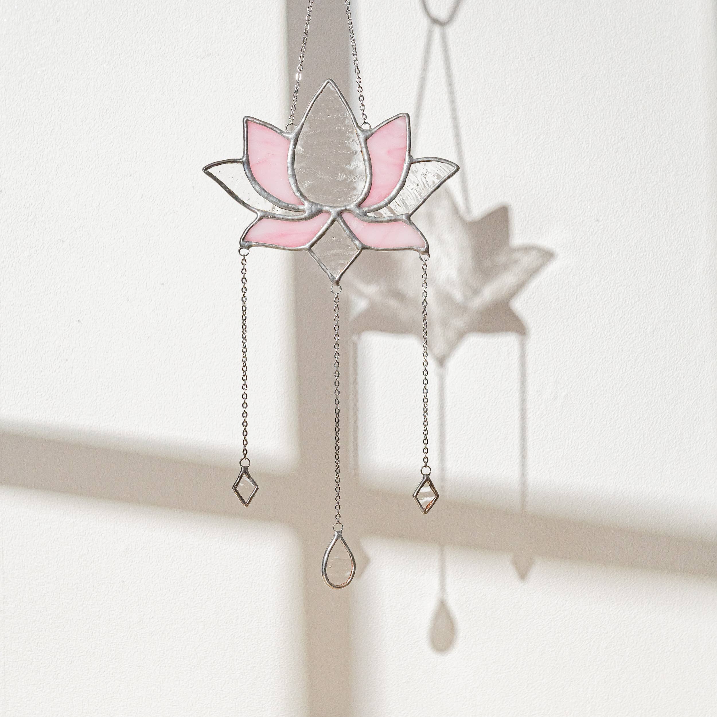 MondoBellissimo - Wholesale Suncatcher - Lotus Stained Glass Art F162