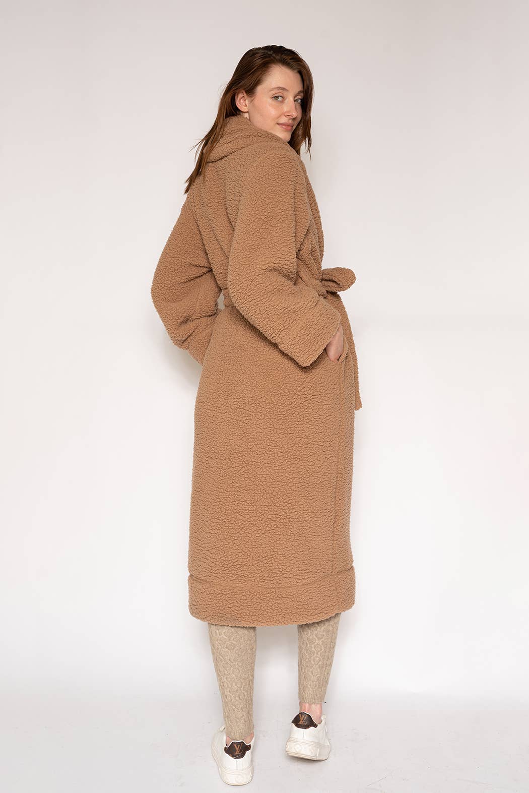 LATTELOVE - Venta al por mayor Bata - Mujer - Abrigo bata largo de felpa sherpa suave7