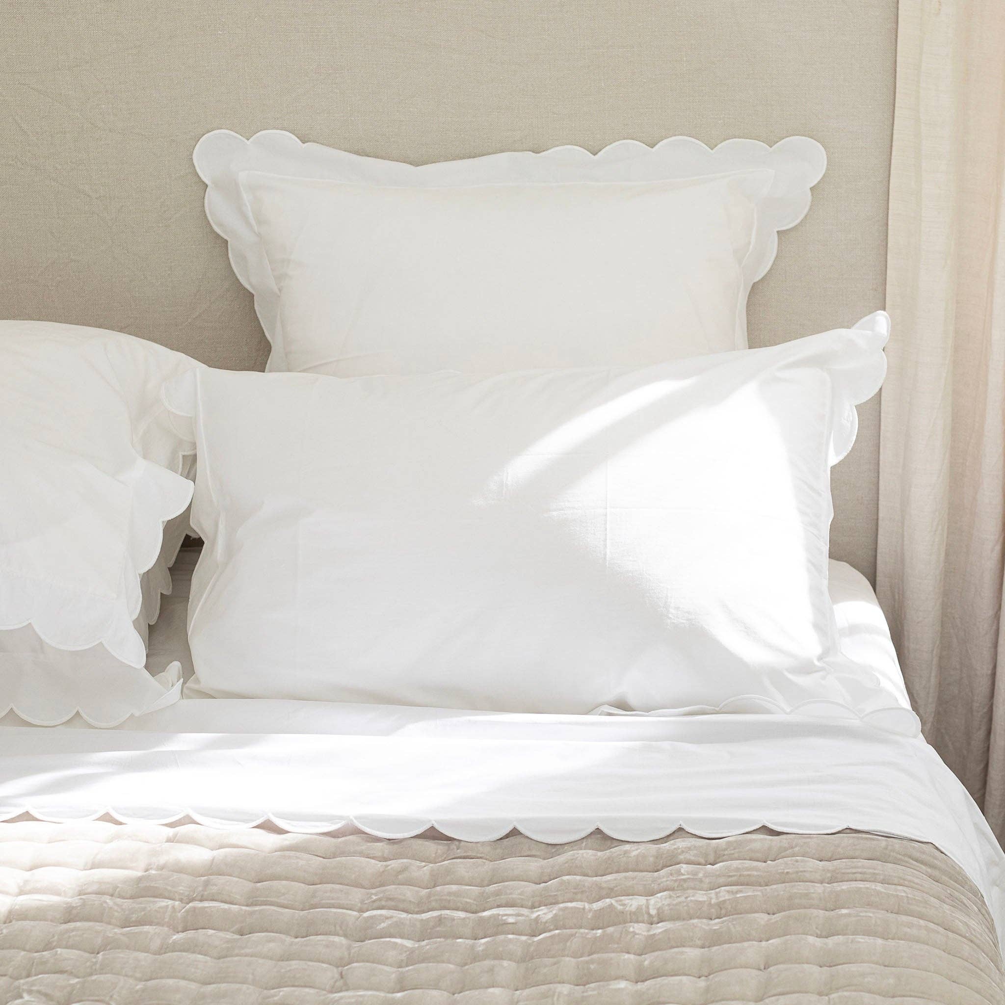 White Scalloped Edge 400TC Cotton Sheet Sets for wholesale on Faire0