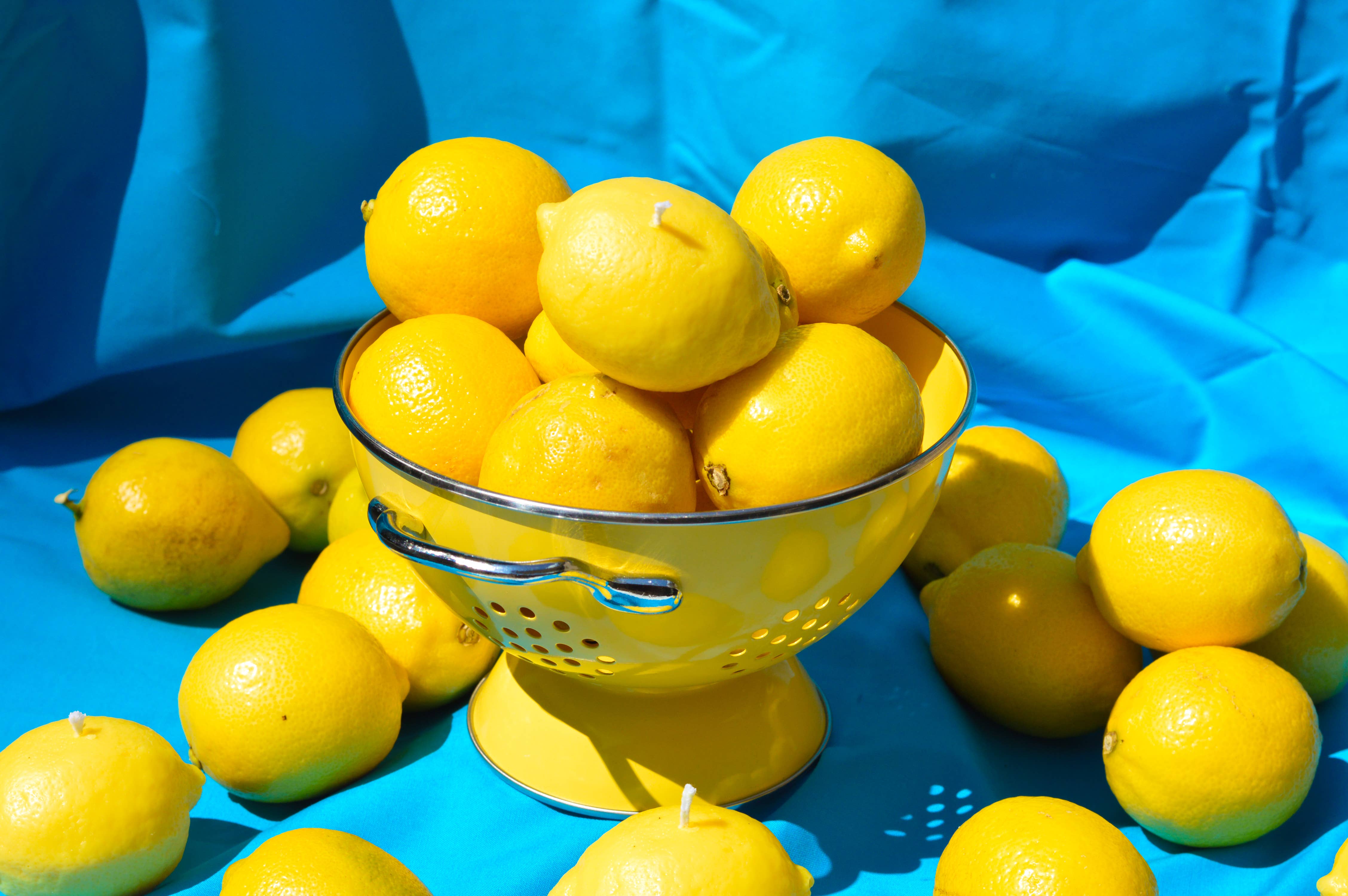 Glow Worm Goods - Venta al por mayor Velas de diseño llamativo - Vela de comida en forma de limón3