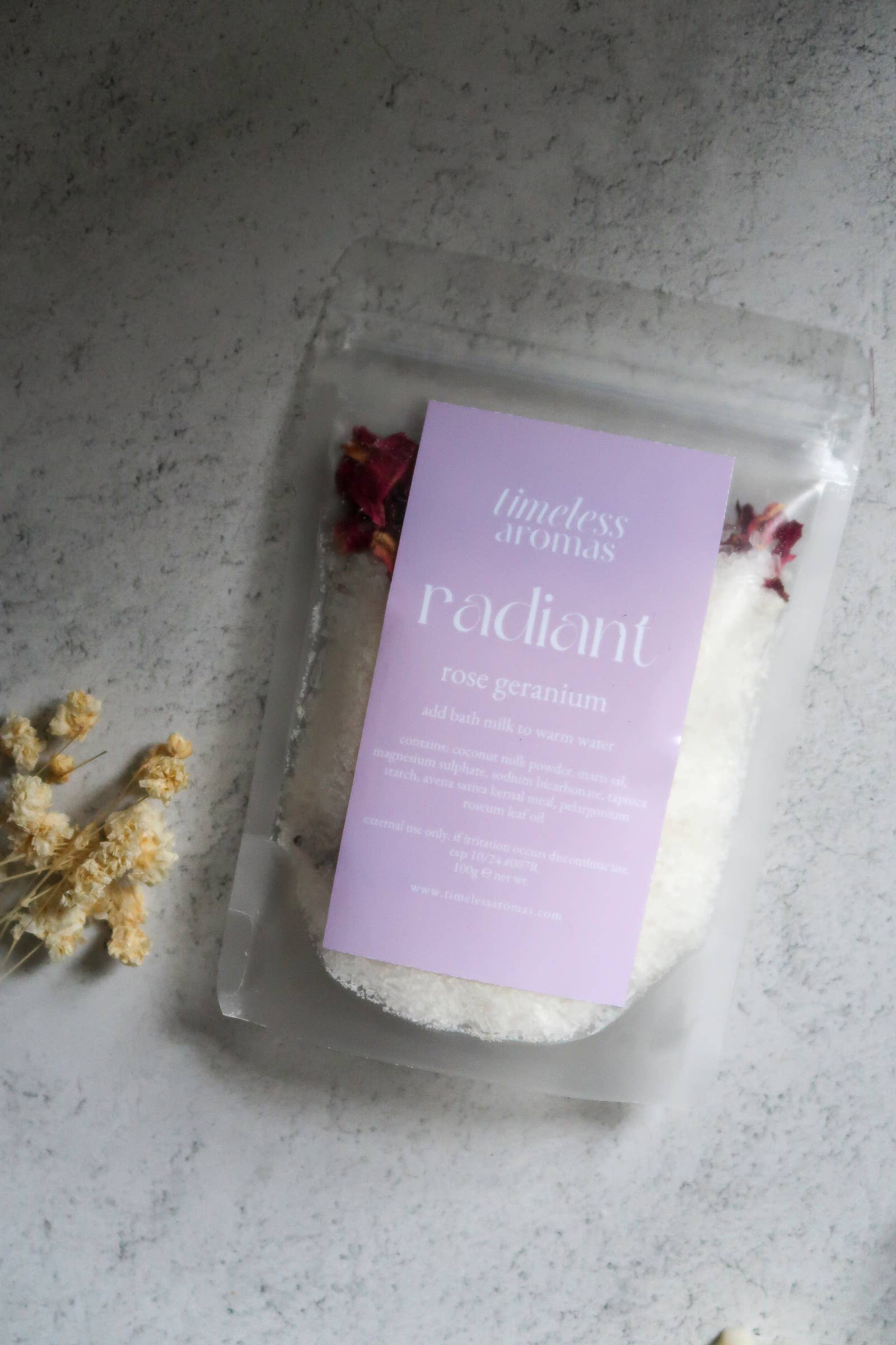 Timeless Aromas Ltd – Großhandel Badesalz – Bade-Milch mit Rosen-Geranie, Aromatherapie-Badesalz1