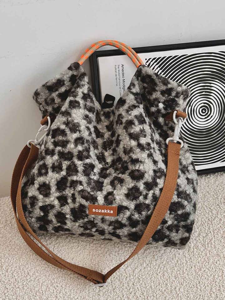 Borsa a Tracolla Invernale Vintage a Righe in Peluche DP25G659 per la vendita all'ingrosso da parte di Dipped Shop