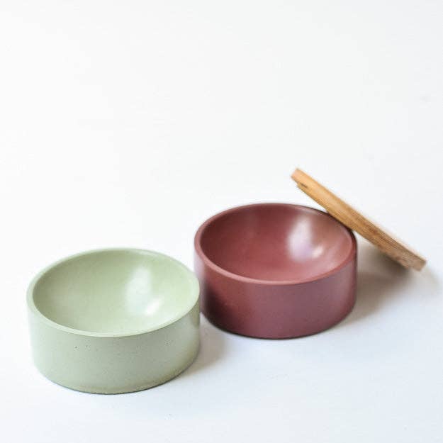 Cedar & Stone Garden – wholesale Salt & pepper shaker set – Concrete Salt Cellar with Wood Lid
