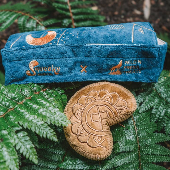 Wild n Fresh Treats - Wholesale Pet plush toy – Dog - Mid-Autumn Festival Mooncake Box Dog Toy ft. Squeaky and Co - Matcha6