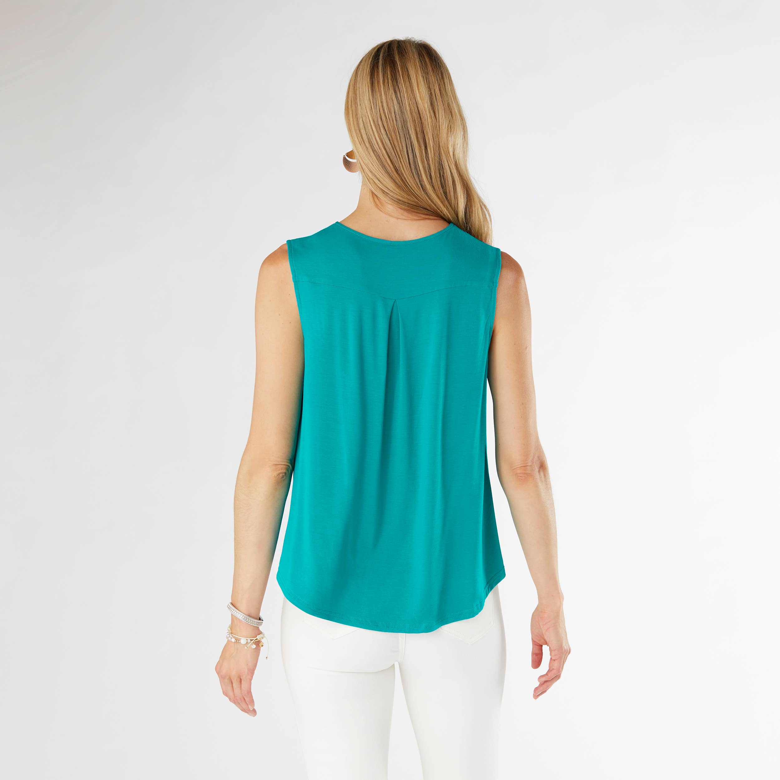 COCO + CARMEN - Wholesale Tank Top - Women's - Erin Pleat Back V-Neck Tank20