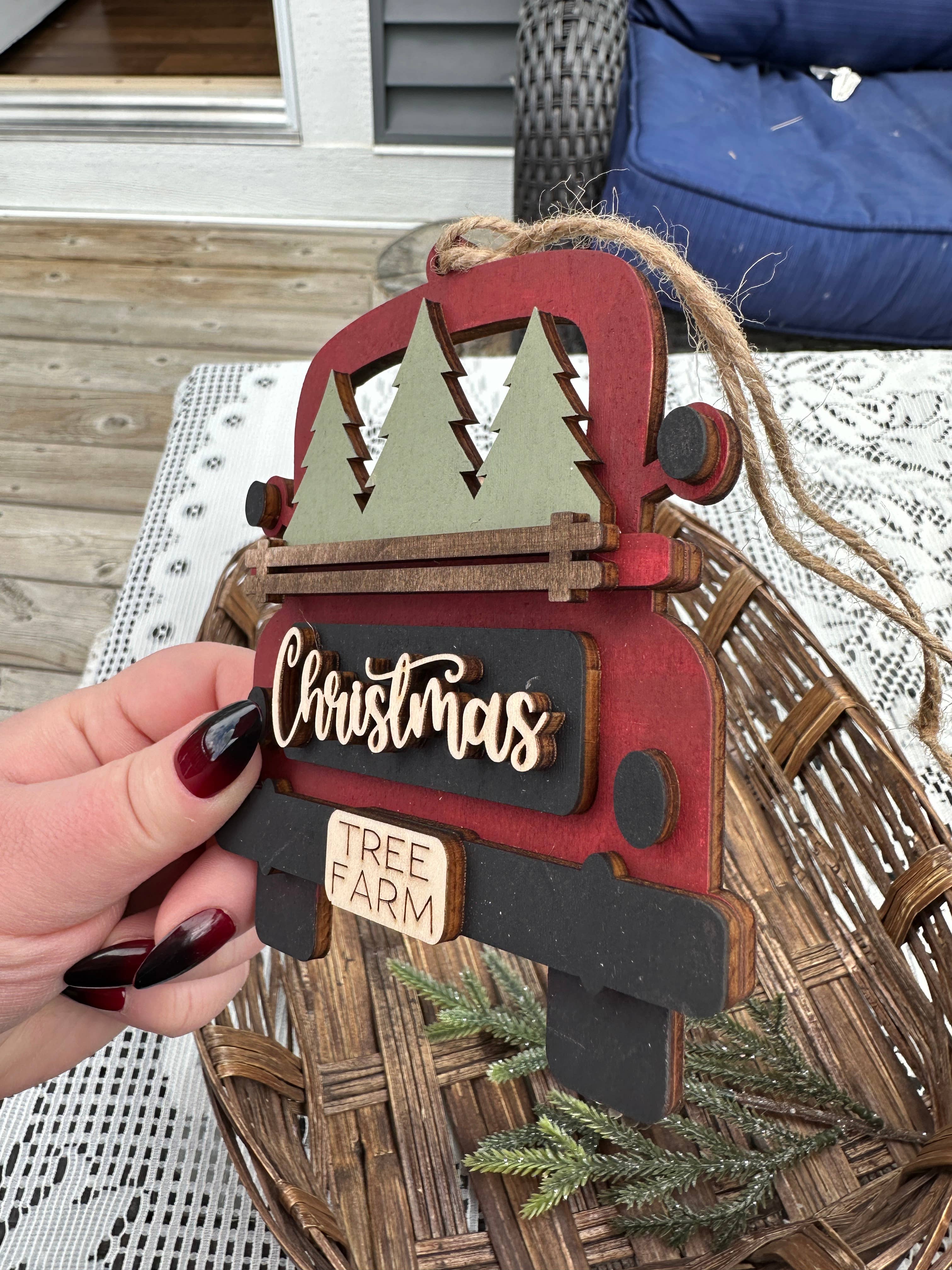 The Craft Cochrane - Vente Objets de décoration - Décoration de ferme en forme de sapin de Noël en forme de camion rouge 3