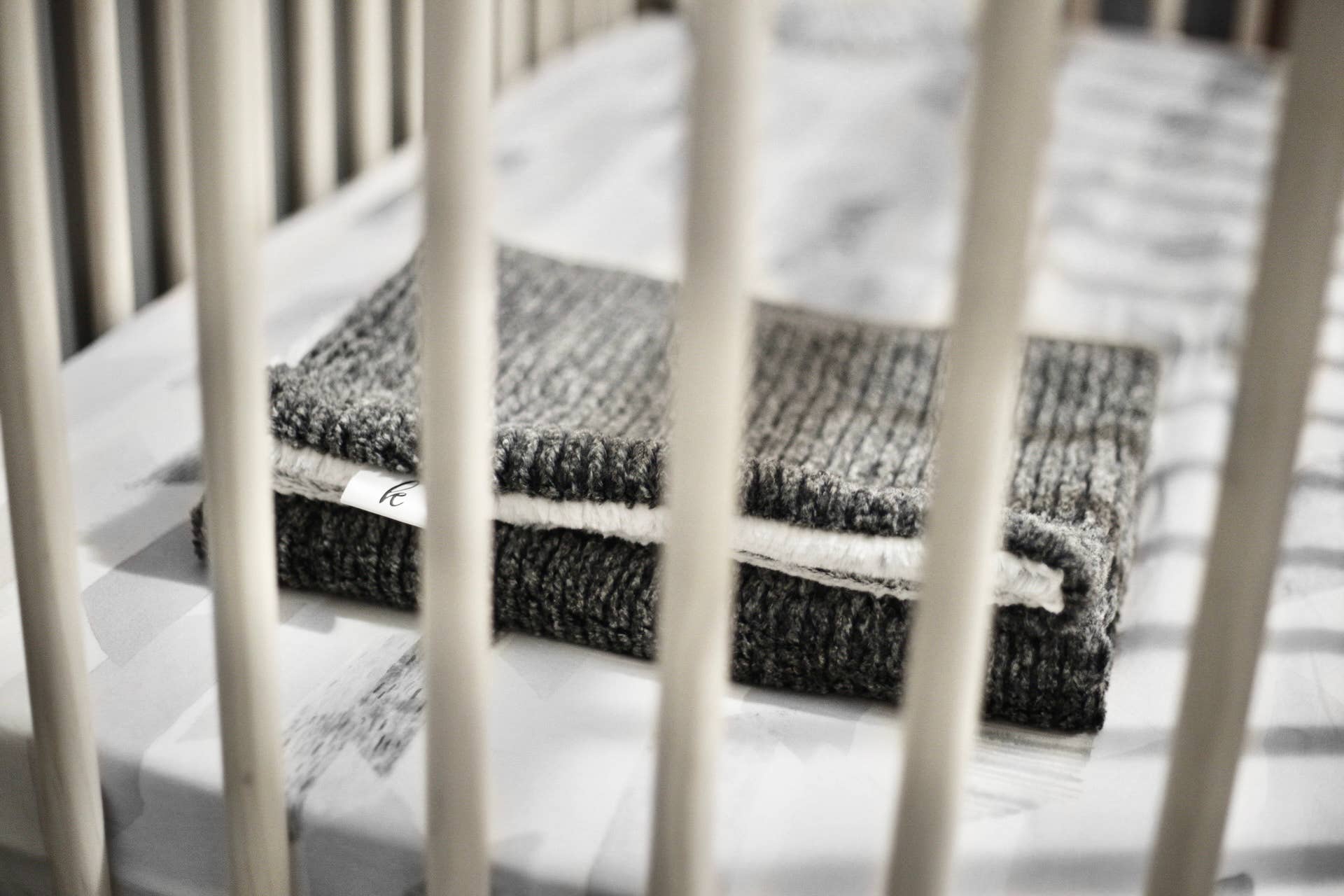 Kidu Gifts – wholesale Filtar – Barn och baby – Kidu gåvor Weave Kollektion - Träkol Grå Baby Filt5