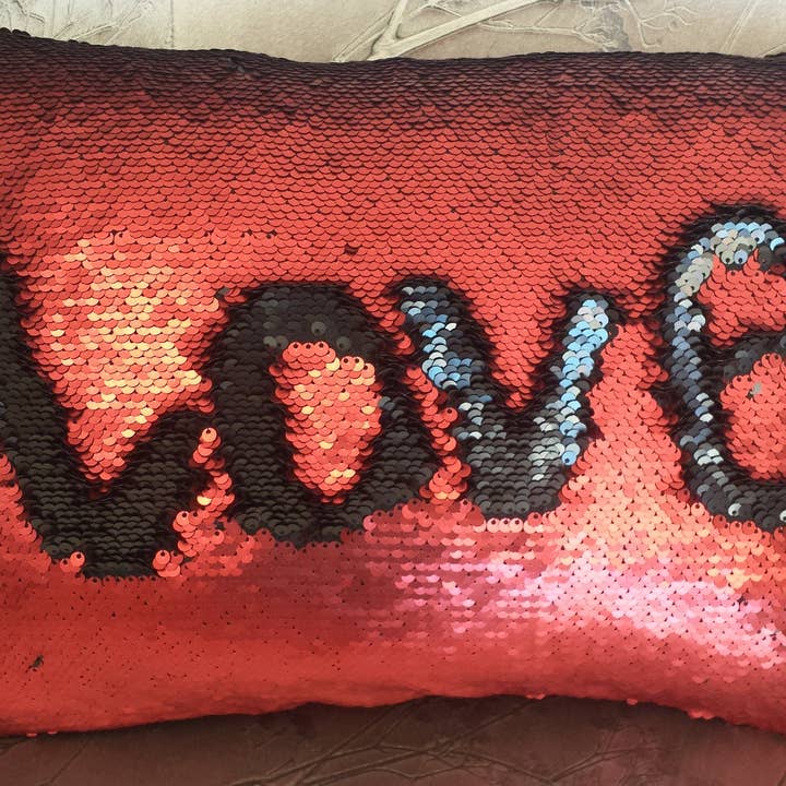 Almofada Sereia em Vermelho/Preto por atacado de Aviva Stanoff Design