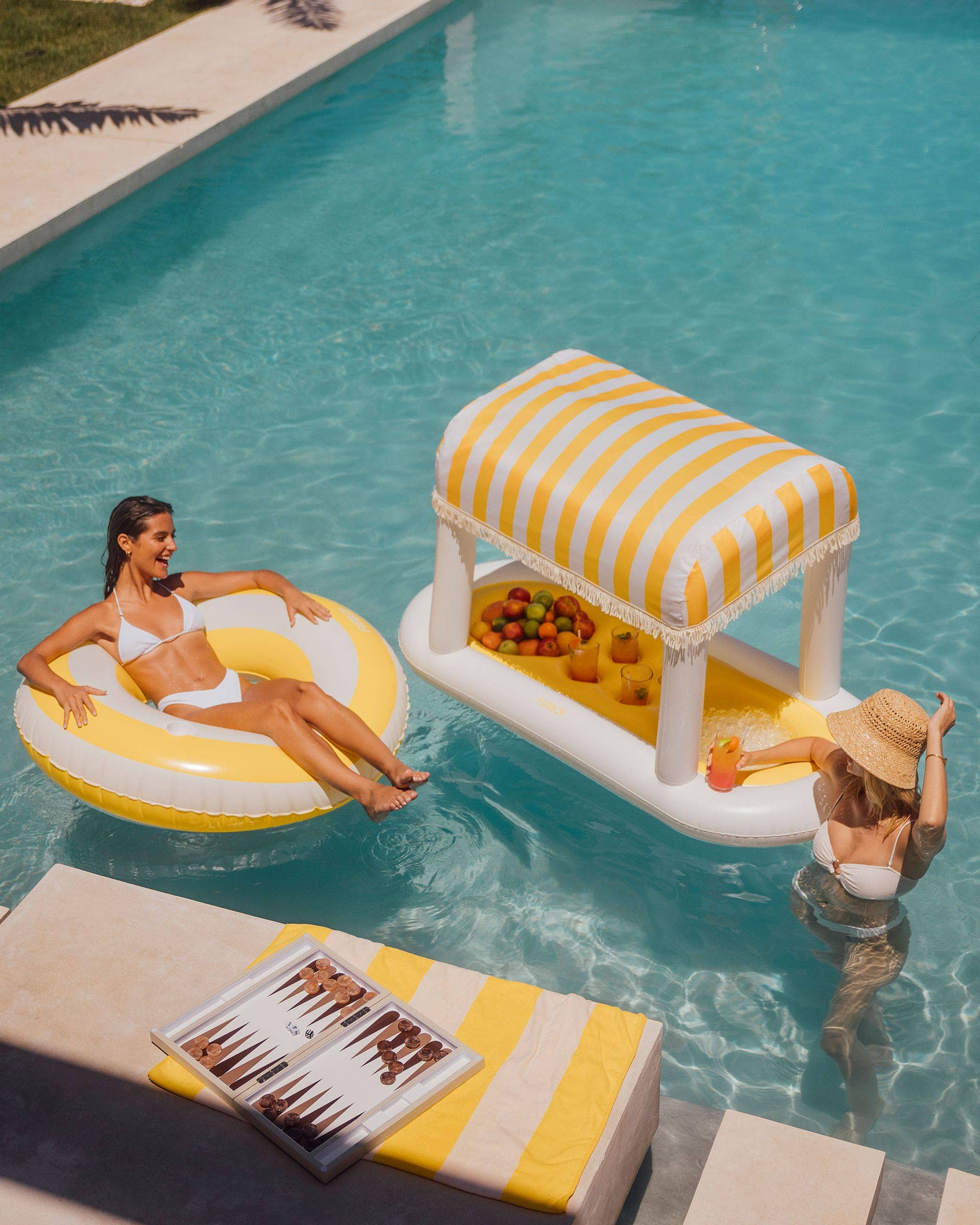 FUNBOY - Wholesale Inflatables - Floating Cabana Bar1