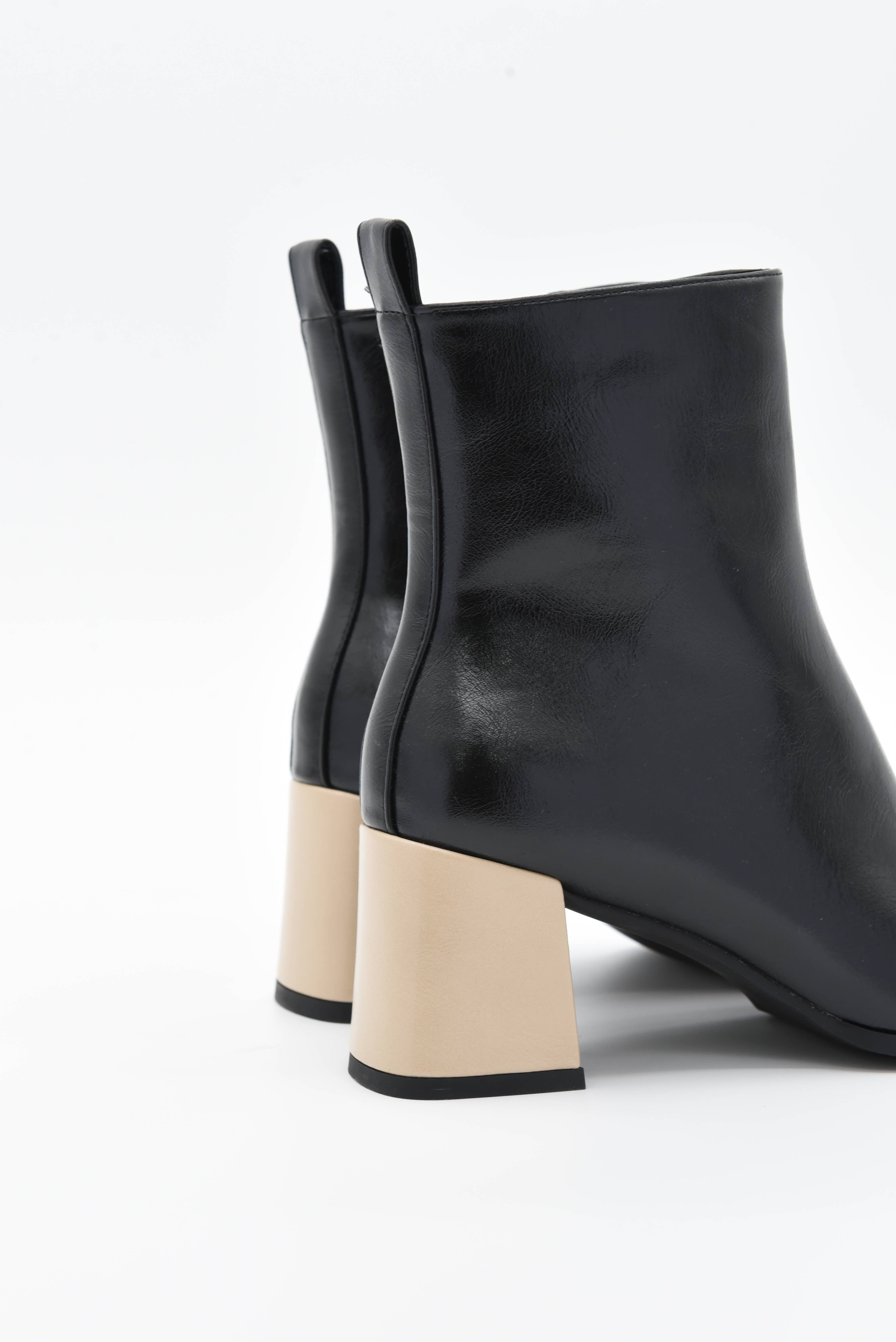 Azarey – wholesale Booties – Women's – Two-tone ankle boot with contrast toe and heel 578K2503