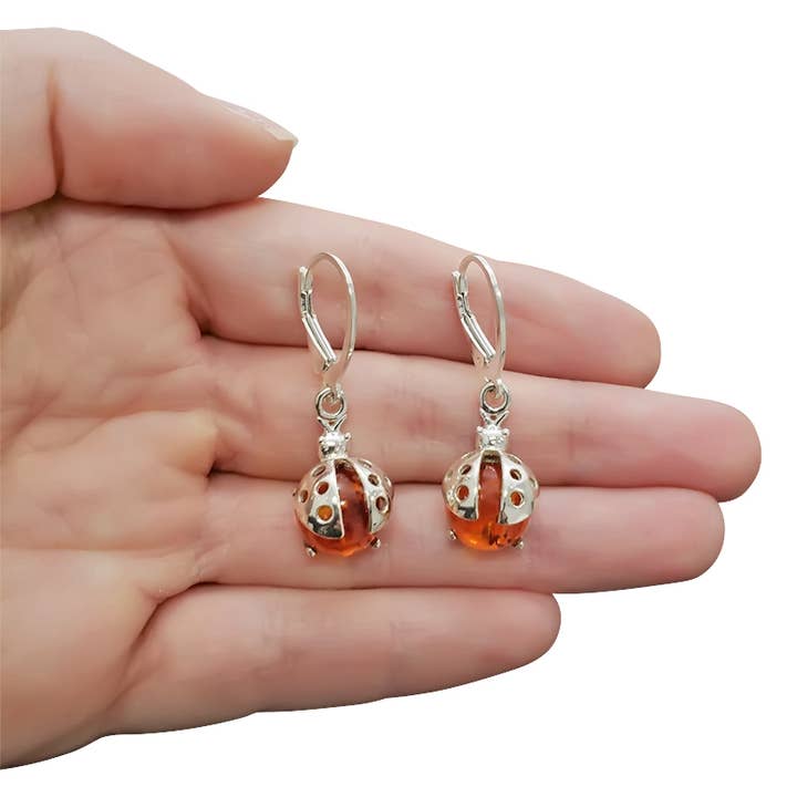 Amberman - Venta al por mayor Pendientes colgantes - Pendientes con ganchos de plata de ley con ámbar y coñac Ladybug