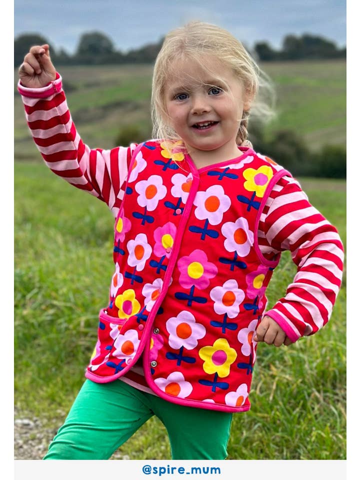 Toby Tiger GmbH - Wholesale Outerwear Vest - Kids - Bio-Baumwoll Kinder Fleece Sweatweste zum Wenden mit Retro-Blumen-Druck1