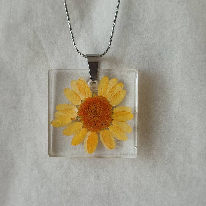 Necklace square with dried flower for wholesale by DioniCreations
