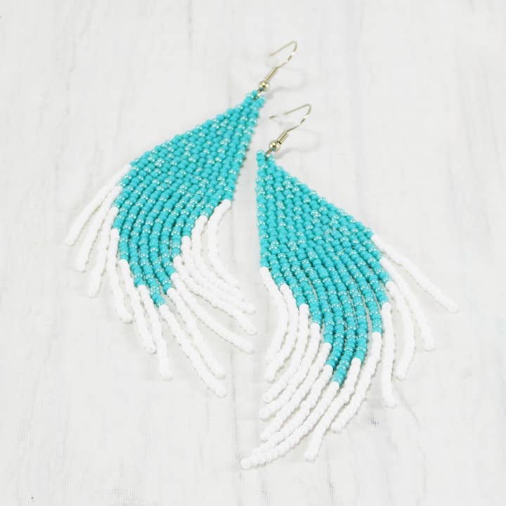 Boucles d'oreilles à franges en perles de rocaille Turquoise Grandes boucles d'oreilles à franges en perles Boho Turquoise Blanc Bohème Longue grande boucle d'oreille ethnique pour la vente par Ninolia