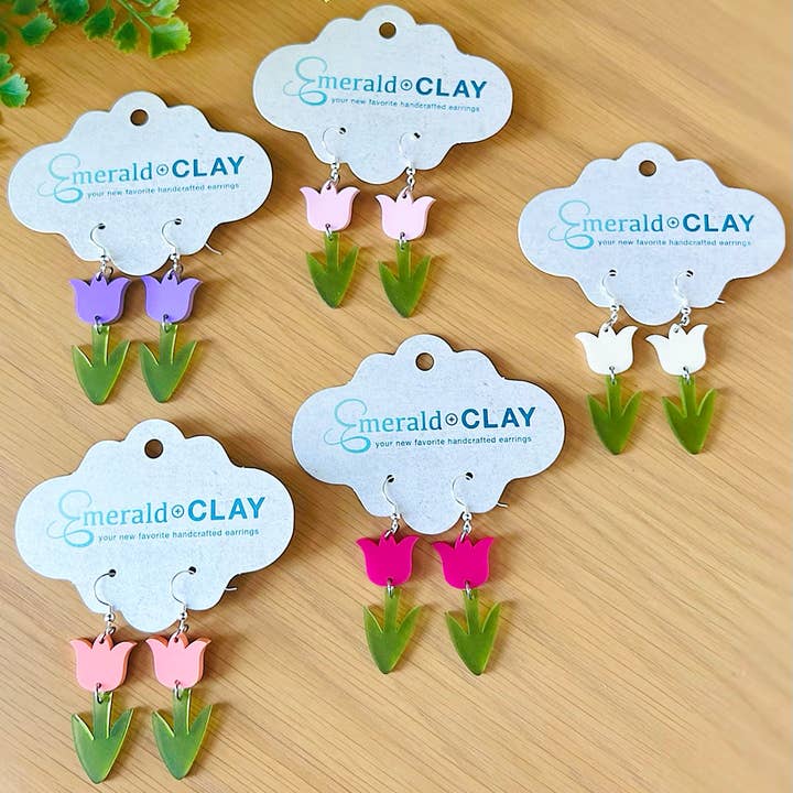 Boucles d'oreilles tulipes en acrylique pour la vente par Emerald and Clay