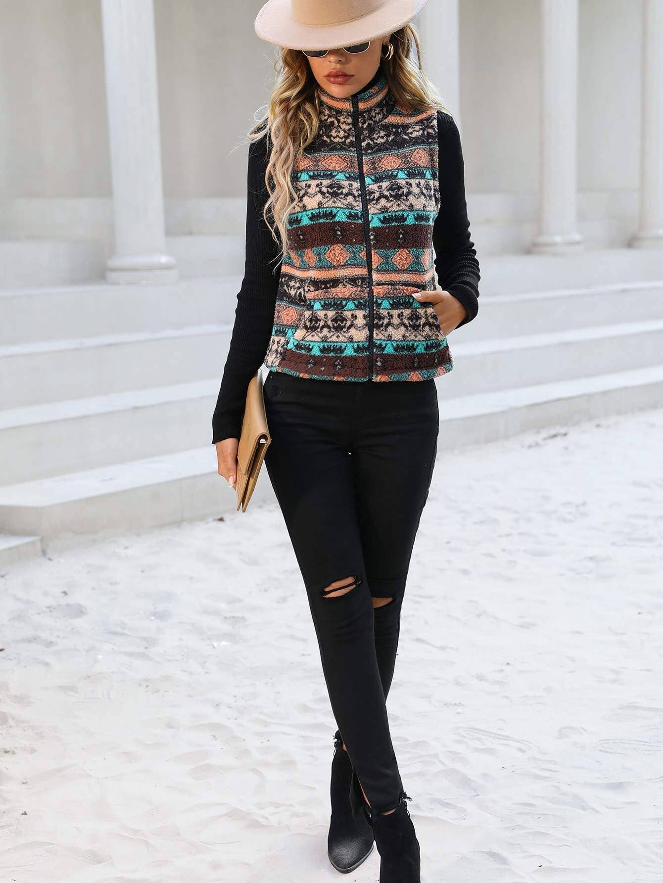 MULTICOLORE gilet in felpa con zip con motivo geometrico in vendita all'ingrosso su Faire2