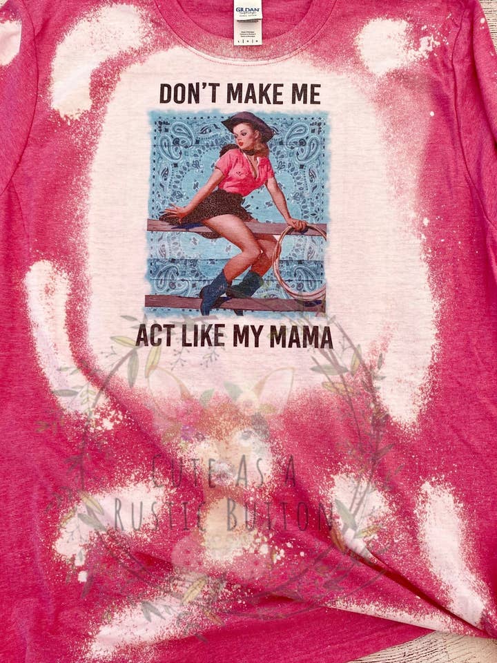 No me hagas actuar como mi mamá, camisa blanqueada, camiseta blanqueada, mamá, camisa de mamá para venta al por mayor de Cute As A Rustic Button