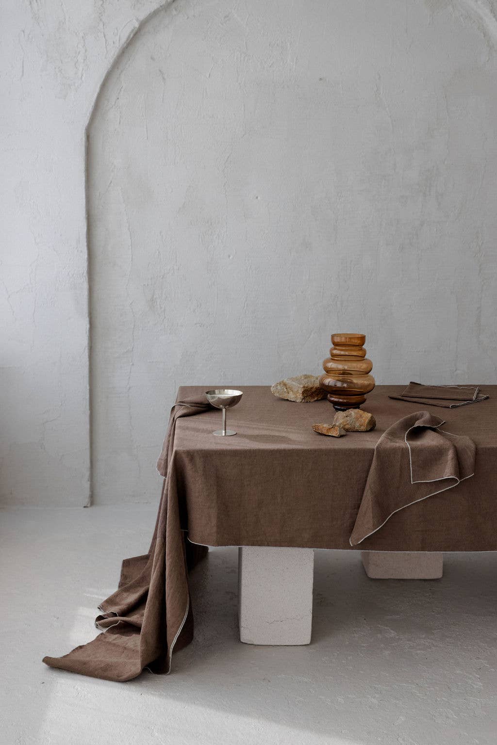 dodesign - Wholesale Tablecloth - Linen Tablecloth with contrast detail Stone Cacao -330x145cm9