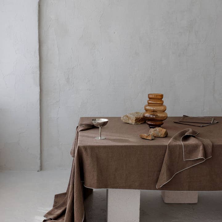 dodesign - Wholesale Tablecloth - Linen Tablecloth with contrast detail Stone Cacao -330x145cm9
