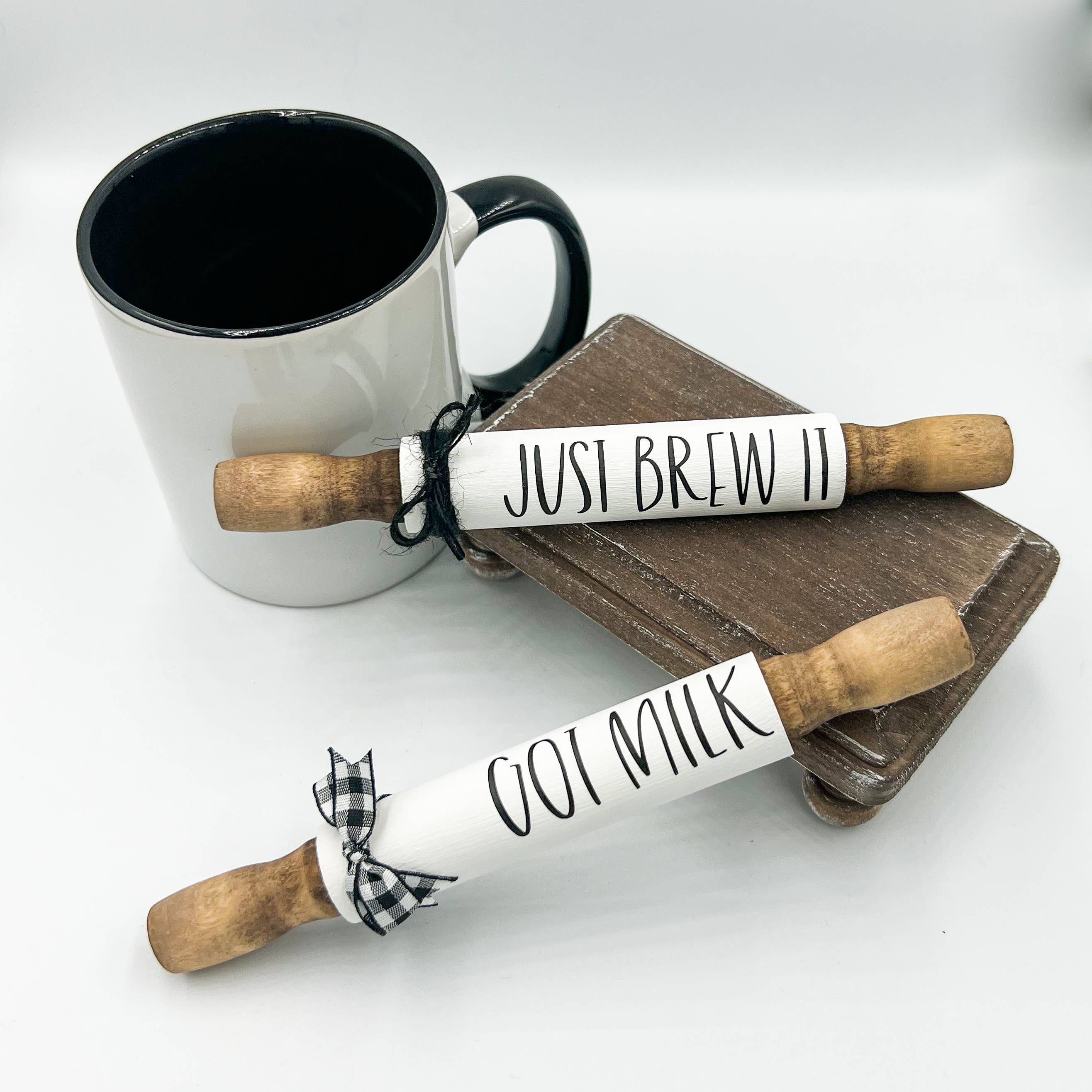 Ruaille Buaille Co - Vente Décorations de table - Décor bar à café | Plateau à étages avec mini rouleaux à pâtisserie | Décor neutre pour la maison5