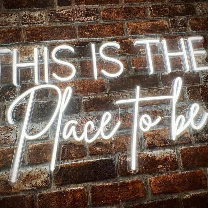 Enseignes au néon This is The Place to Be, lampes au néon, LED Neon Si pour la vente par Aoos Custom
